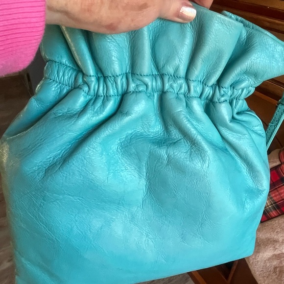 Hobo Leather Magnetic Closure adjustable strap with matching wallet - Picture 6 of 11